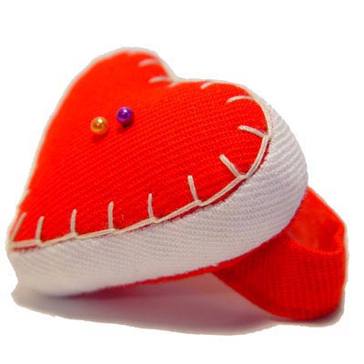 Fons & Porter Novelty Pin Cushions - Magnetic Heart